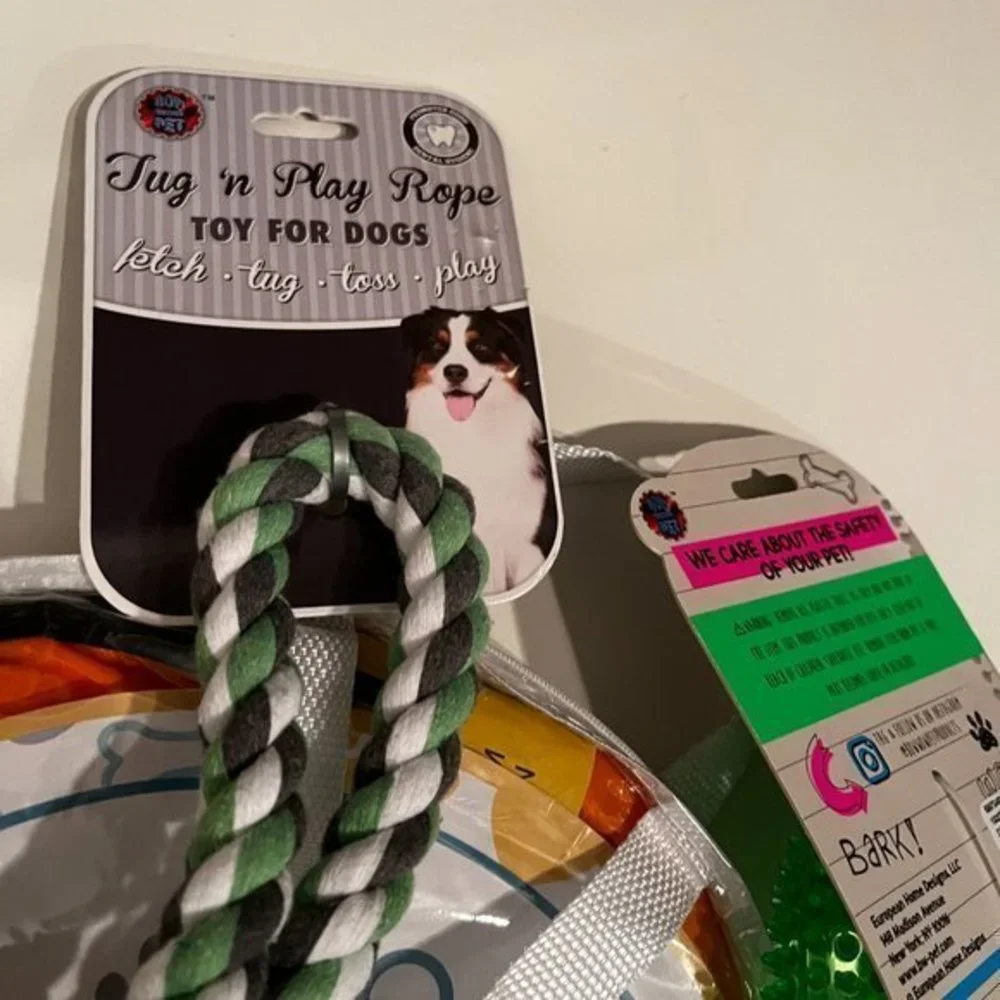 Pop-Up‎ Kennel  / Pooch Pen & Three Dog Toys  (Size Small) (new)